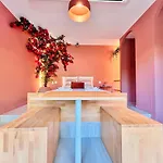 Stylish Garden Escape- Bbq, Projector & Exclusive Parking 公寓