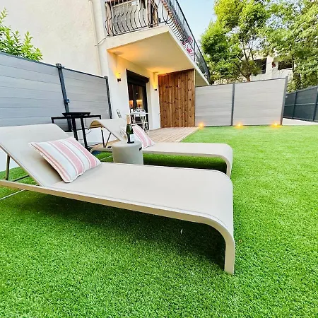 Stylish Garden Escape- Jacuzzi, Bbq, Projector & Exclusive Parking 아파트 케인즈수르메르