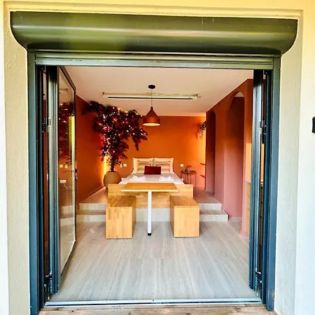 아파트 Stylish Garden Escape- Jacuzzi, Bbq, Projector & Exclusive Parking *