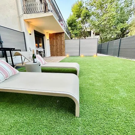 Stylish Garden Escape- Jacuzzi, Bbq, Projector & Exclusive Parking 아파트 케인즈수르메르