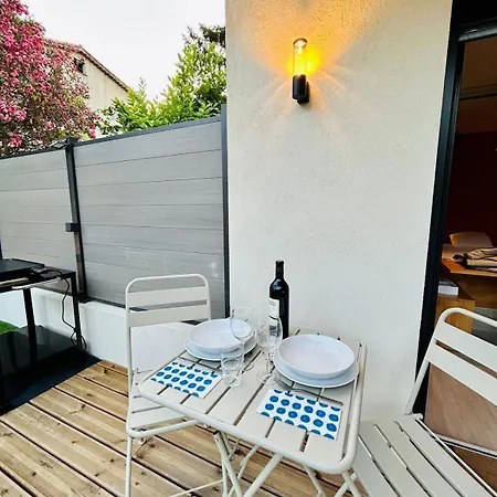 Stylish Garden Escape- Jacuzzi, Bbq, Projector & Exclusive Parking * 케인즈수르메르