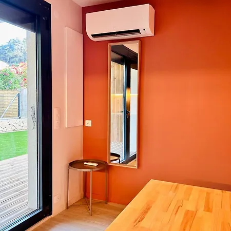 Stylish Garden Escape- Jacuzzi, Bbq, Projector & Exclusive Parking 아파트 *