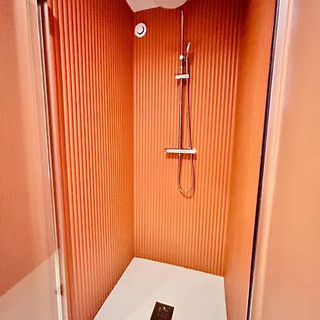 아파트 Stylish Garden Escape- Jacuzzi, Bbq, Projector & Exclusive Parking 케인즈수르메르