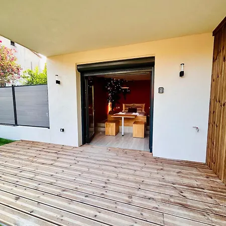 Stylish Garden Escape- Jacuzzi, Bbq, Projector & Exclusive Parking 케인즈수르메르