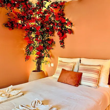 아파트 Stylish Garden Escape- Jacuzzi, Bbq, Projector & Exclusive Parking *