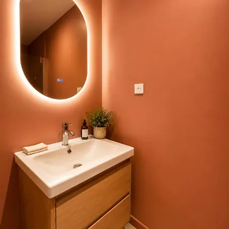 Daire Stylish Garden Escape - Jacuzzi, Bbq & Parking *