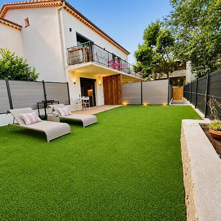 Stylish Garden Escape - Jacuzzi, Bbq & Parking Appartement *
