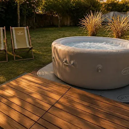 Appartamento Stylish Garden Escape - Jacuzzi, Bbq & Parking
